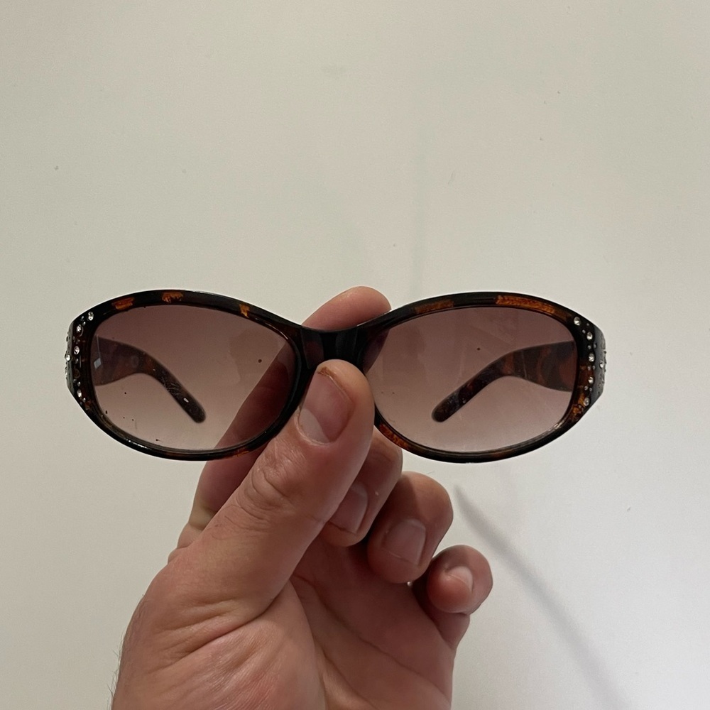 Early 2000’s Foster Grant Animal Print Sunglasses - Picture 4 of 5